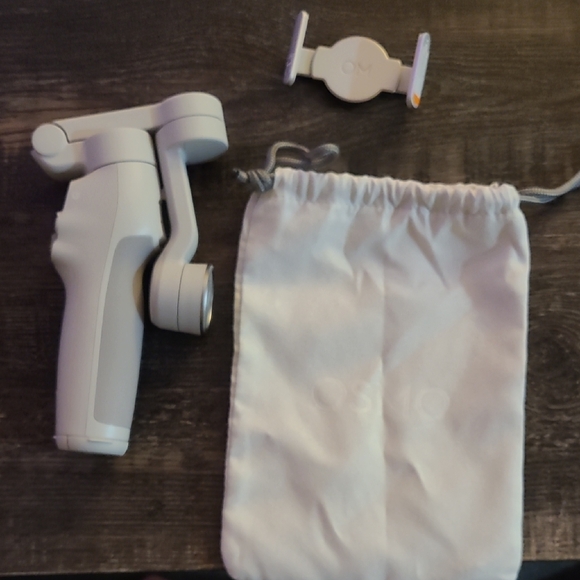 DJI Osmo Mobile 7 Gimbal Stabilizer for iPhone, Android - Picture 5 of 10